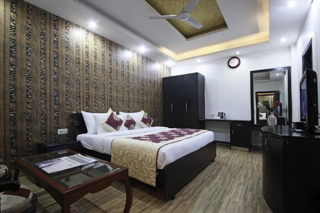 Hotel Universe Inn New Delhi Exterior photo